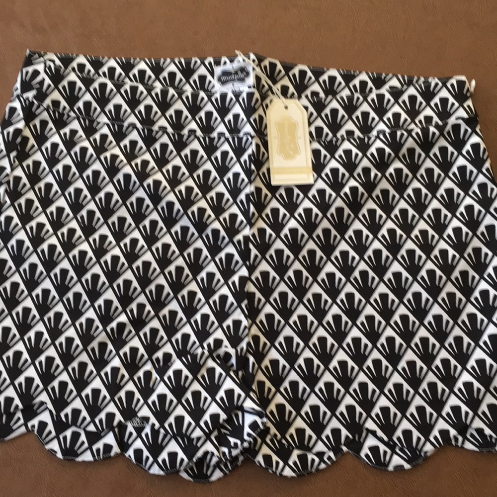 Mud Pie Serena scallop shorts, black & white